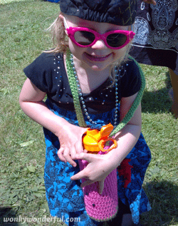little girl carrying the water bottle and drink carrier