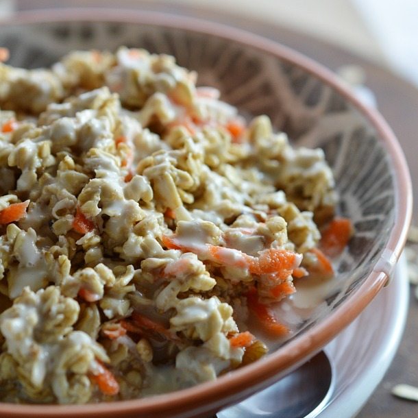 Carrot Cake Overnight Oats Recipe - This no cook oatmeal is a fantastic healthy and easy breakfast!