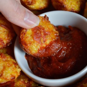 Gluten Free Quinoa Pizza Bites Recipe - This healthy pizza alternative has all the flavor of a cheesy pepperoni pizza without the guilt. This appetizer is best served with pizza sauce dip.