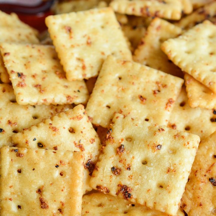 Throw an fun holiday party with Mocktails and Zesty Italian Seasoned Crackers! A mocktail beverage station is perfect for adults and kids. And these flavorful crackers are perfect for snacking on before the holiday feast!