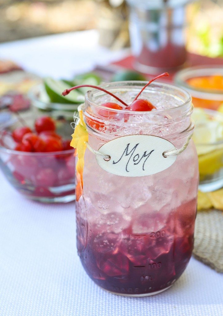 Throw an fun holiday party with Mocktails and Zesty Italian Seasoned Crackers! A mocktail beverage station is perfect for adults and kids. And these flavorful crackers are perfect for snacking on before the holiday feast!