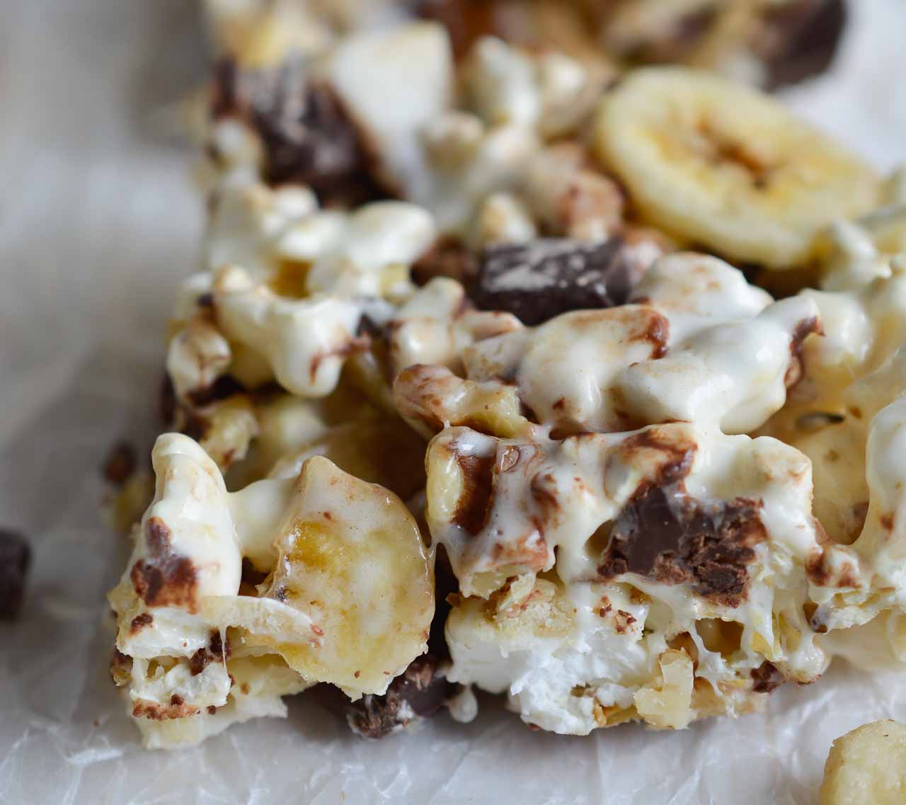Movie night just got even better with these Chunky Monkey Popcorn Bars! Popcorn marshmallow bars filled with chocolate chunks, banana chips and walnuts. This dessert snack recipe will be a fun family treat!