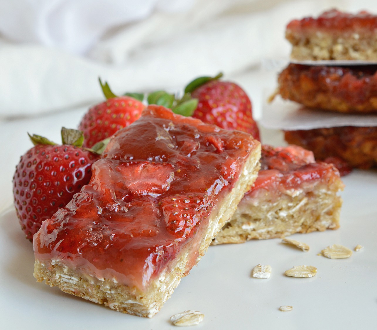 You don't have to be vegan to enjoy these Strawberry Oatmeal Vegan Breakfast Bars. The chewy oatmeal bars topped with fresh strawberries and jam are a nutritious way to start your day! This also makes a great healthy snack or breakfast on the go! A great vegan recipe that everyone will love!