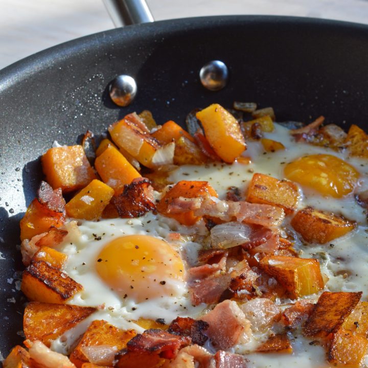 The air is getting chilly and it is time for cozy comfort food. This Fall Breakfast Hash Recipe will get you going in the morning! It is an easy breakfast recipe made with butternut squash, bacon, onions and eggs.