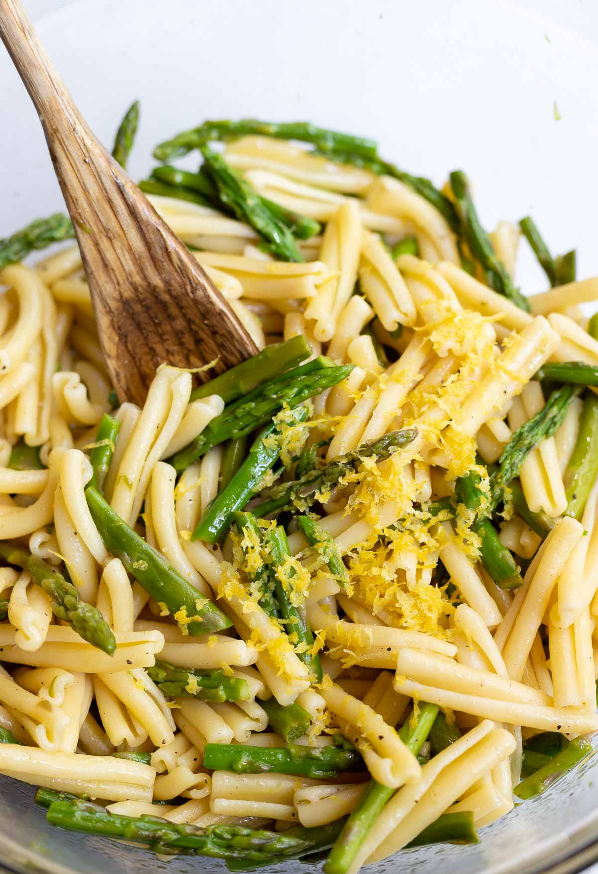 asparagus and pasta in clear bowl