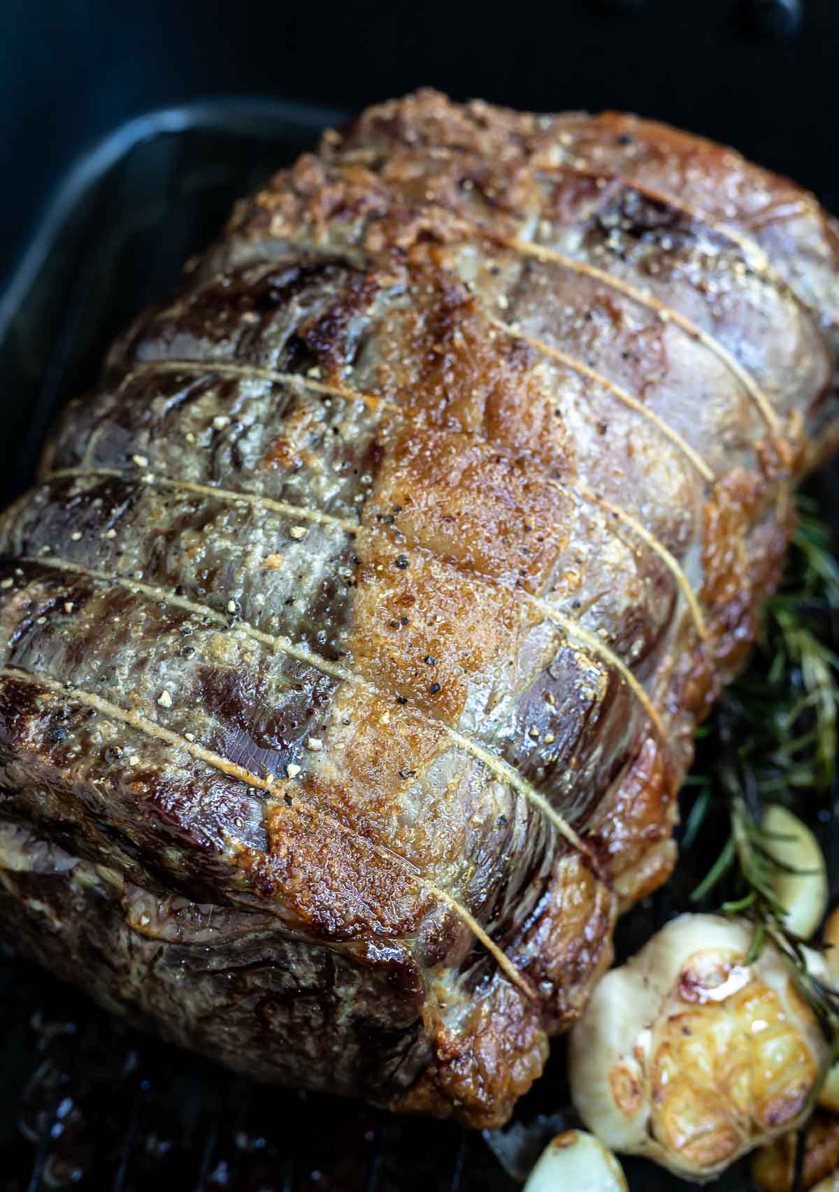 cooked rib roast in pan