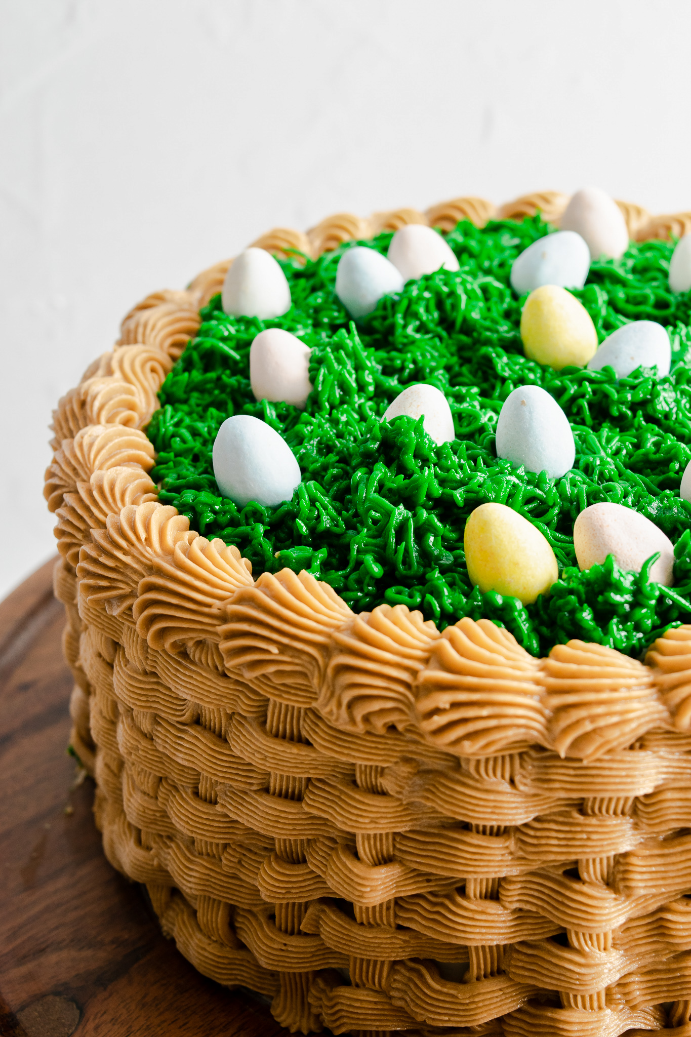 cake frosted to look like easter basket