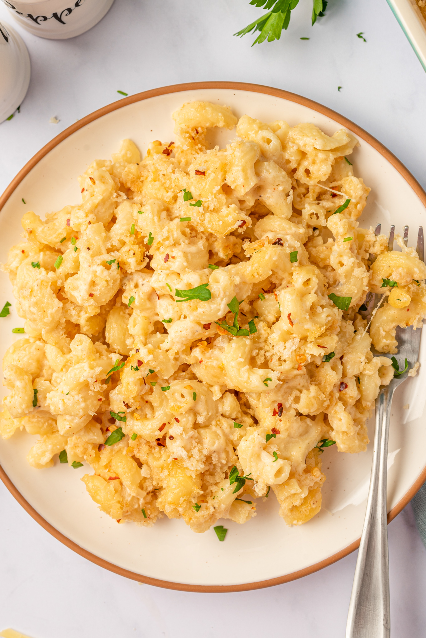 Mac n cheese on plate