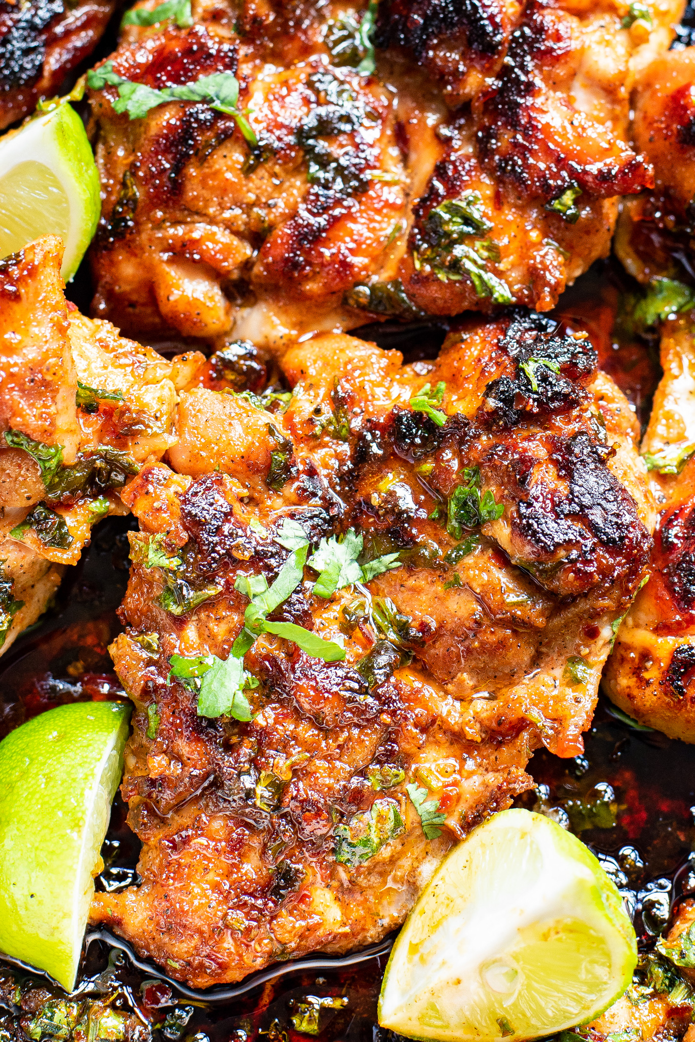 cooked chicken with cilantro And lime wedges
