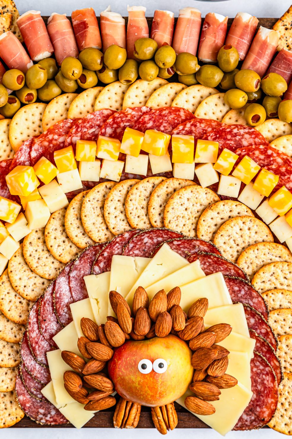 meats cheese and crackers arranged like a turkey
